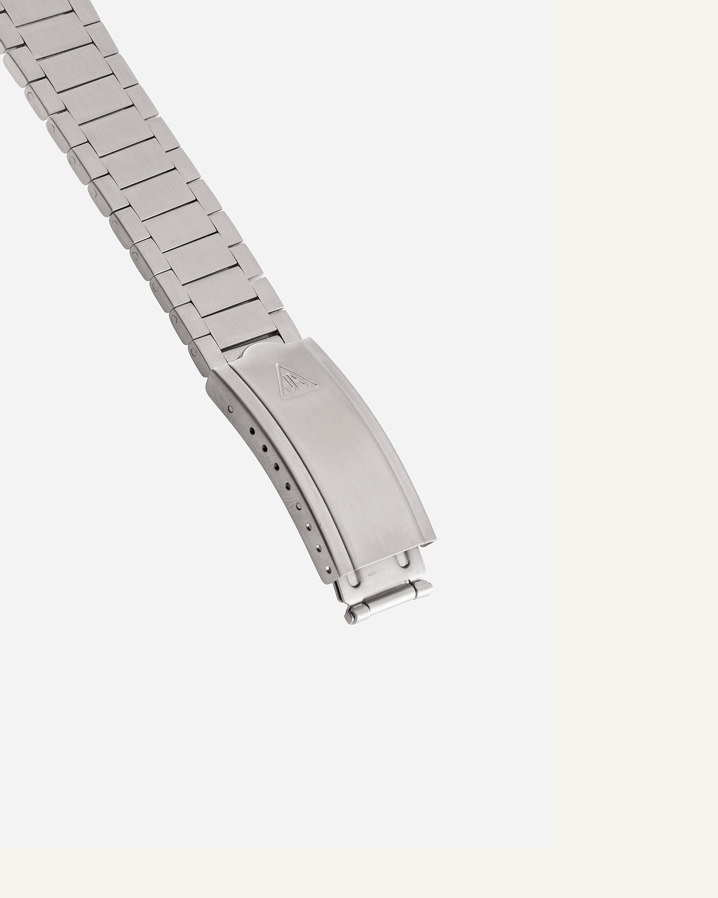 Brand: Omega Year: 2017 Model: Speedmaster RAID Material: Stainless Steel Movement: Omega in-house Cal. 1861 Case Diameter: 40mm Bracelet/Strap: Forstner Flat Link Bracelet, Omega Speedmaster Bracelet, RAID NATO
