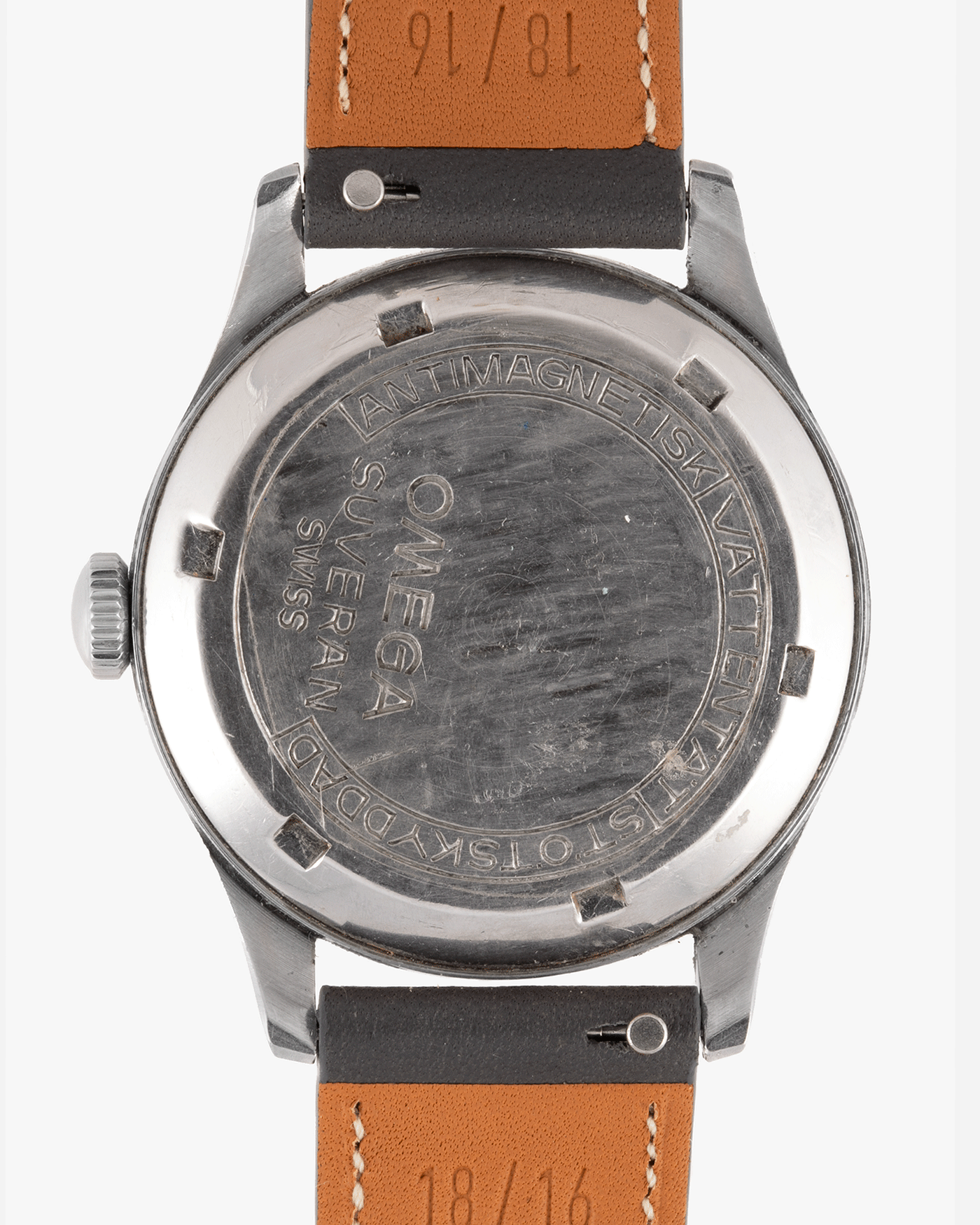 Brand: Omega Year: Approx 1944 Reference Number: 2400-4 Serial Number: 1057XXXX Material: Stainless Steel Movement: Omega 30T2 Case Diameter: 35mm Lug Width: 18mm Bracelet: Nostime Elephant Grey Smooth Calf