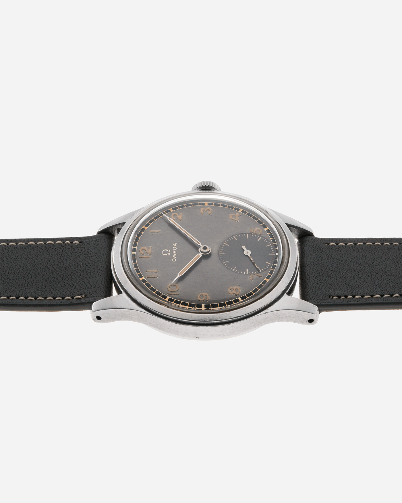 Brand: Omega Year: Approx 1944 Reference Number: 2400-4 Serial Number: 1057XXXX Material: Stainless Steel Movement: Omega 30T2 Case Diameter: 35mm Lug Width: 18mm Bracelet: Nostime Elephant Grey Smooth Calf