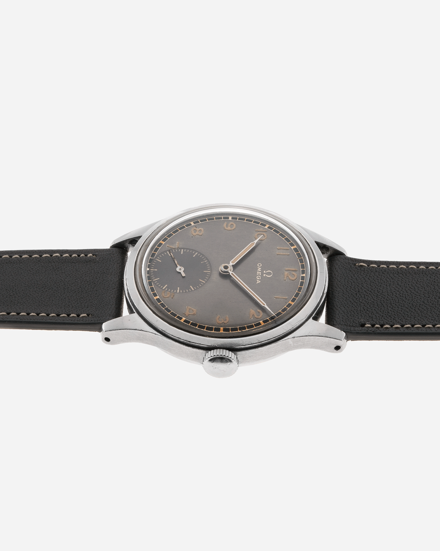 Brand: Omega Year: Approx 1944 Reference Number: 2400-4 Serial Number: 1057XXXX Material: Stainless Steel Movement: Omega 30T2 Case Diameter: 35mm Lug Width: 18mm Bracelet: Nostime Elephant Grey Smooth Calf