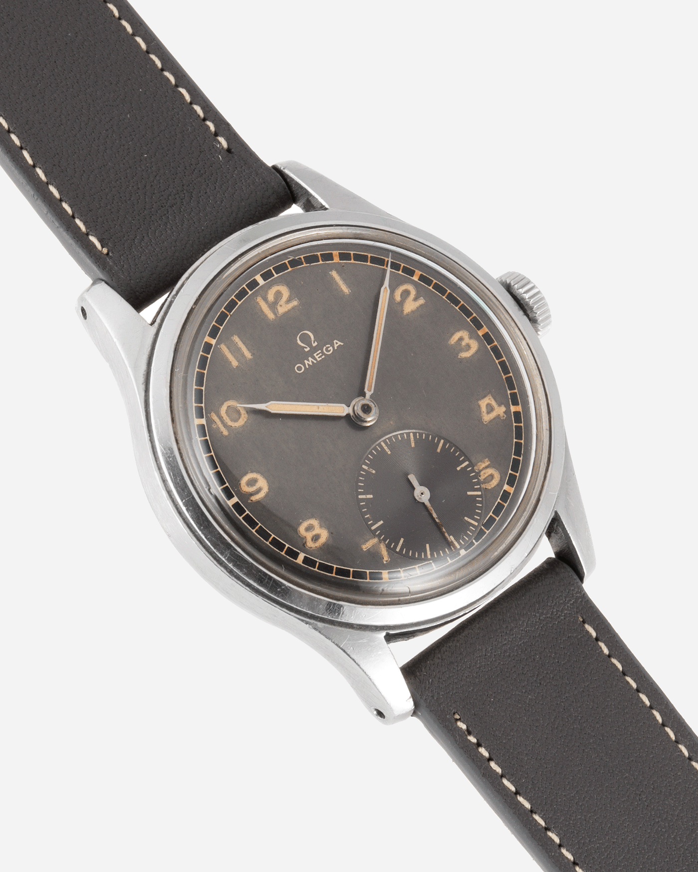 Brand: Omega Year: Approx 1944 Reference Number: 2400-4 Serial Number: 1057XXXX Material: Stainless Steel Movement: Omega 30T2 Case Diameter: 35mm Lug Width: 18mm Bracelet: Nostime Elephant Grey Smooth Calf