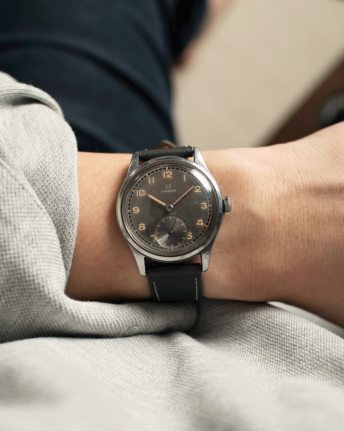 Brand: Omega Year: Approx 1944 Reference Number: 2400-4 Serial Number: 1057XXXX Material: Stainless Steel Movement: Omega 30T2 Case Diameter: 35mm Lug Width: 18mm Bracelet: Nostime Elephant Grey Smooth Calf