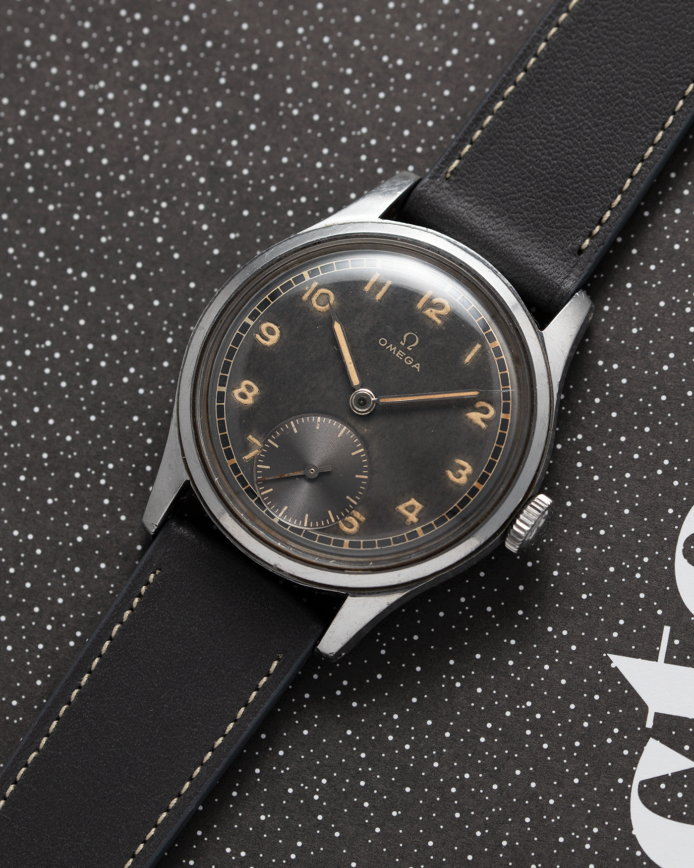 Brand: Omega Year: Approx 1944 Reference Number: 2400-4 Serial Number: 1057XXXX Material: Stainless Steel Movement: Omega 30T2 Case Diameter: 35mm Lug Width: 18mm Bracelet: Nostime Elephant Grey Smooth Calf