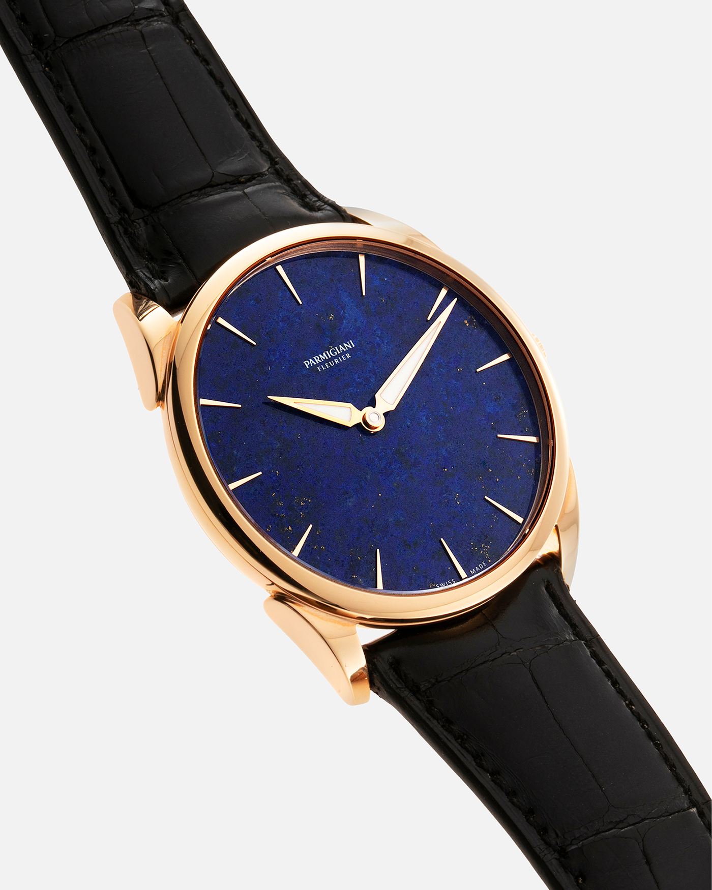 Brand: Parmigiani Fleurier Year: 2022 Model: Tonda 1950 Pisa Edition Lapis Lazuli Material: 18k Rose Gold Movement: In-House PF 701 Micro Rotor Case Diameter: 39mm Strap: Parmigiani Black Alligator with 18k Rose Gold Tang Buckle