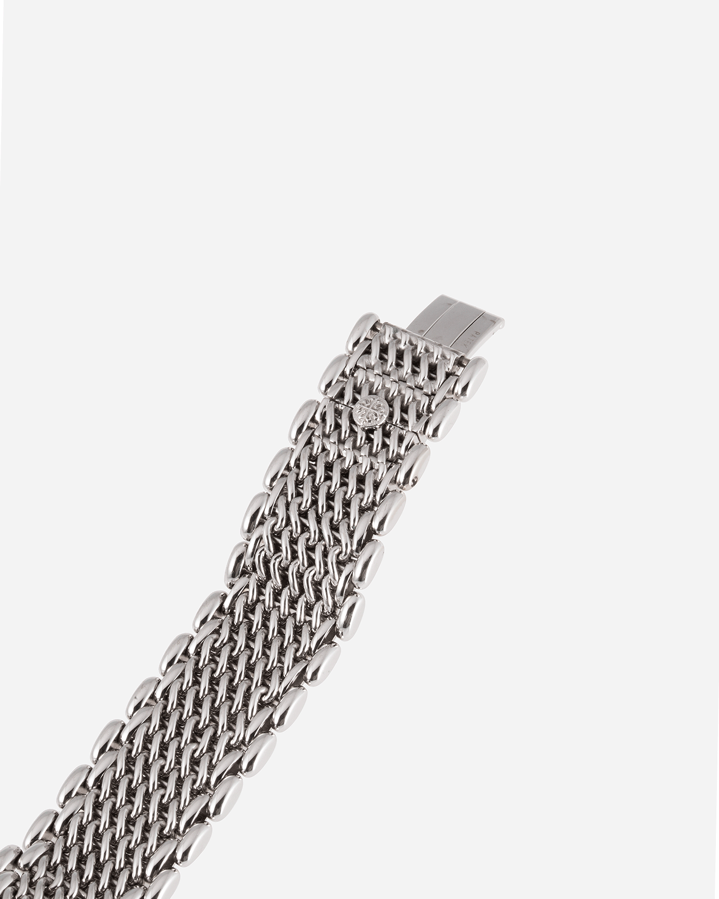 Brand: Patek Philippe Year: 1990’s Model: Calatrava Reference: 5022G Material: 18k White Gold Movement: Patek Philippe Cal. 215 Case Diameter: 33.4mm Lug Width: 18mm Strap: Patek Philippe 18k White Gold Bracelet