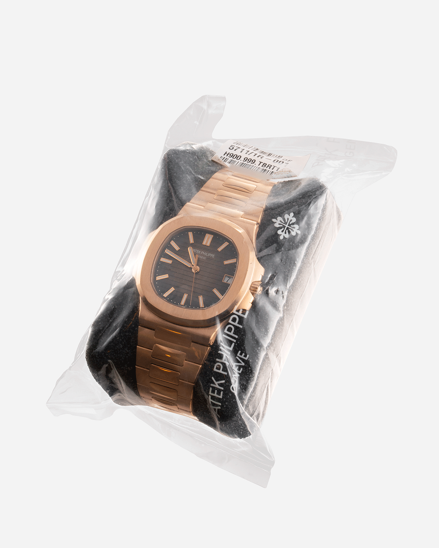 Brand: Patek Philippe Year: 2015 Model: Nautilus Reference Number: 5711R Material: 18k Rose Gold Movement: Calibre 324SC Case Diameter: 40mm Bracelet: 18k Rose Gold Patek Philippe Integrated Stainless Steel Bracelet