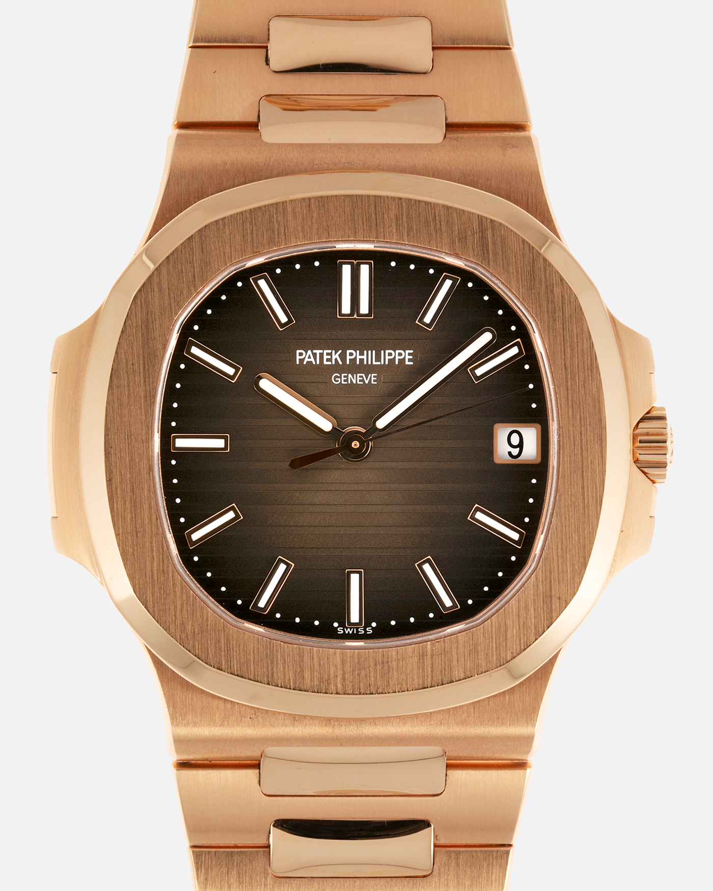 Brand: Patek Philippe Year: 2015/2016 Model: Nautilus Reference Number: 5711R Material: 18k Rose Gold Movement: Calibre 324SC Case Diameter: 40mm Bracelet: 18k Rose Gold Patek Philippe Integrated Stainless Steel Bracelet