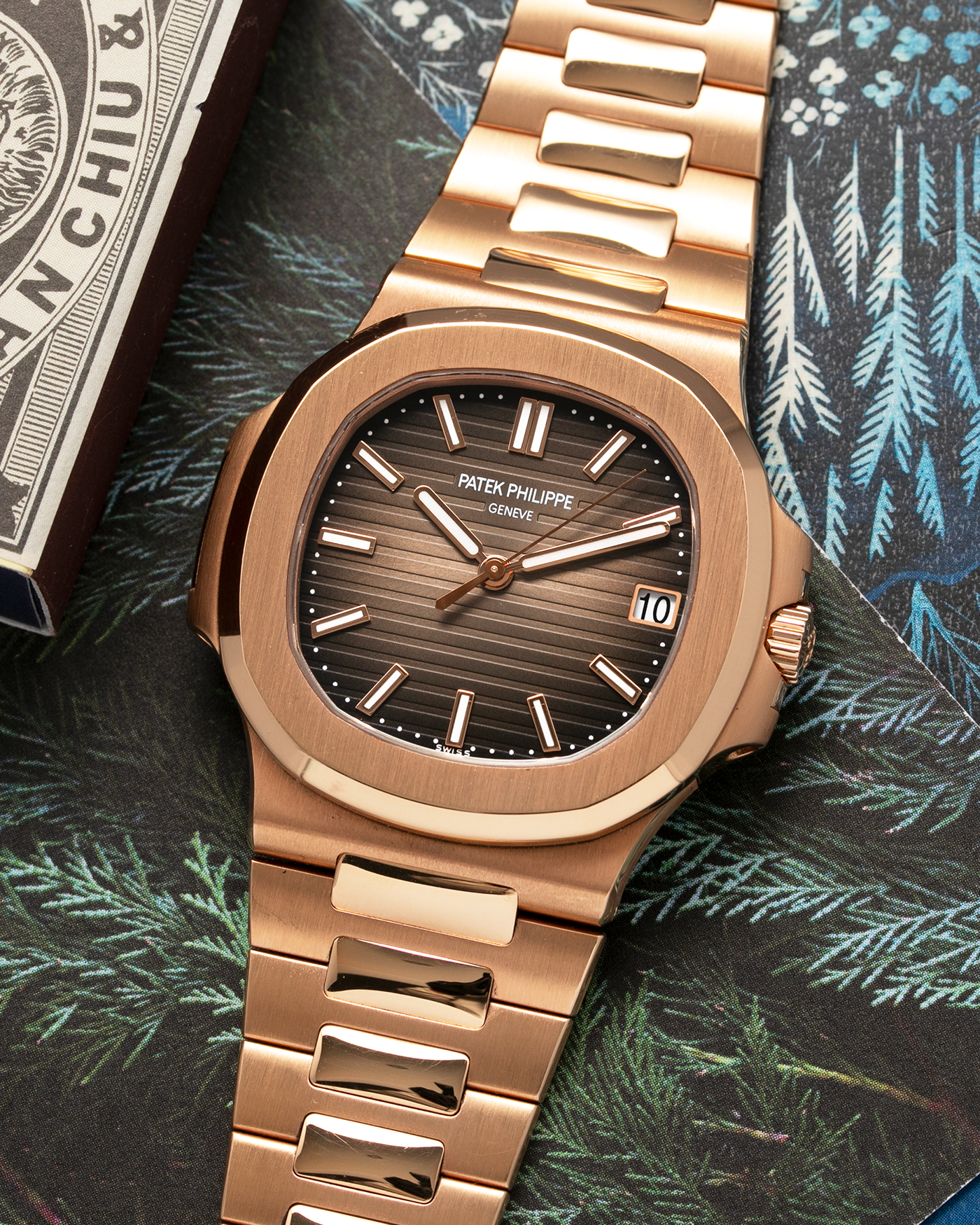 Brand: Patek Philippe Year: 2015/2016 Model: Nautilus Reference Number: 5711R Material: 18k Rose Gold Movement: Calibre 324SC Case Diameter: 40mm Bracelet: 18k Rose Gold Patek Philippe Integrated Stainless Steel Bracelet