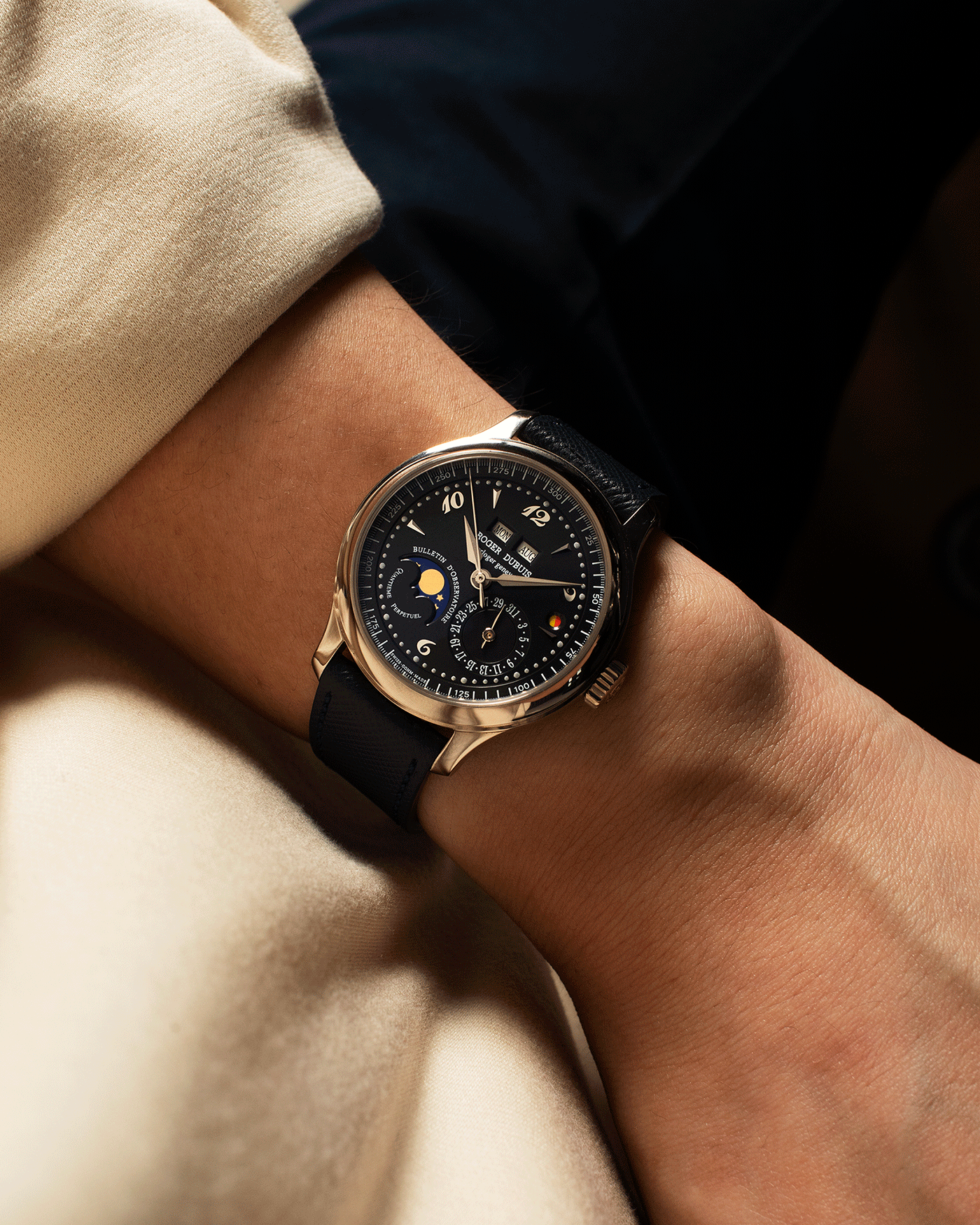 Brand: Roger Dubuis Year: 2000’s Model: Hommage 37 Perpetual Calendar Material: 18k White Gold Movement: Cal RD 5739 Case Diameter: 37mm Strap: Molequin Navy Blue Textured Calf with 18k White Gold Roger Dubuis Deployant