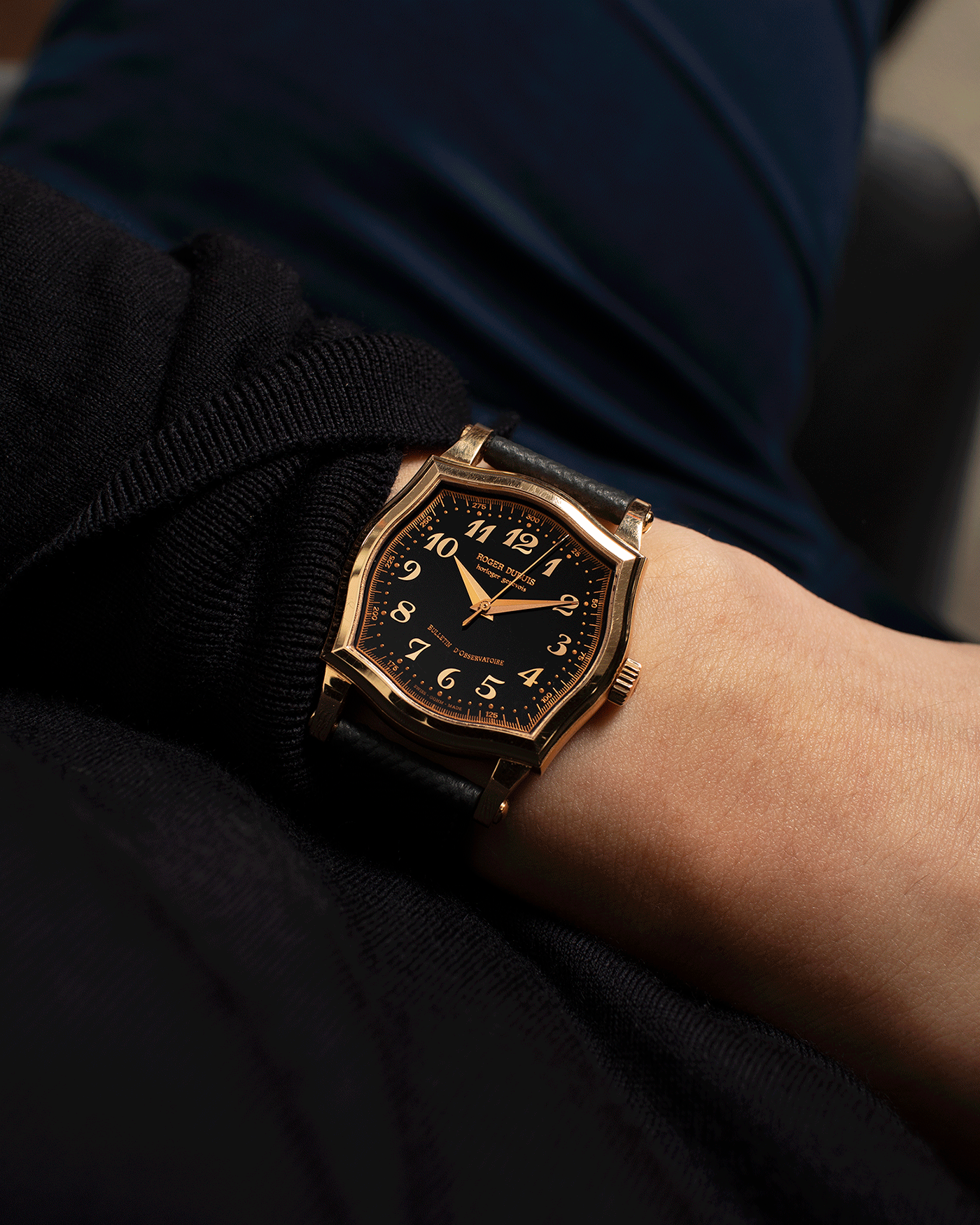 Brand: Roger Dubuis Year: 2000’s Model: Sympathie 37 Material: 18k Yellow Gold Movement: Cal RD 57 Case Diameter: 37mm Strap: Molequin X S.Song Black Grained CalfBrand: Roger Dubuis Year: 2000’s Model: Sympathie 37 Material: 18k Yellow Gold Movement: Cal RD 57 Case Diameter: 37mm Strap: Molequin X S.Song Black Grained Calf
