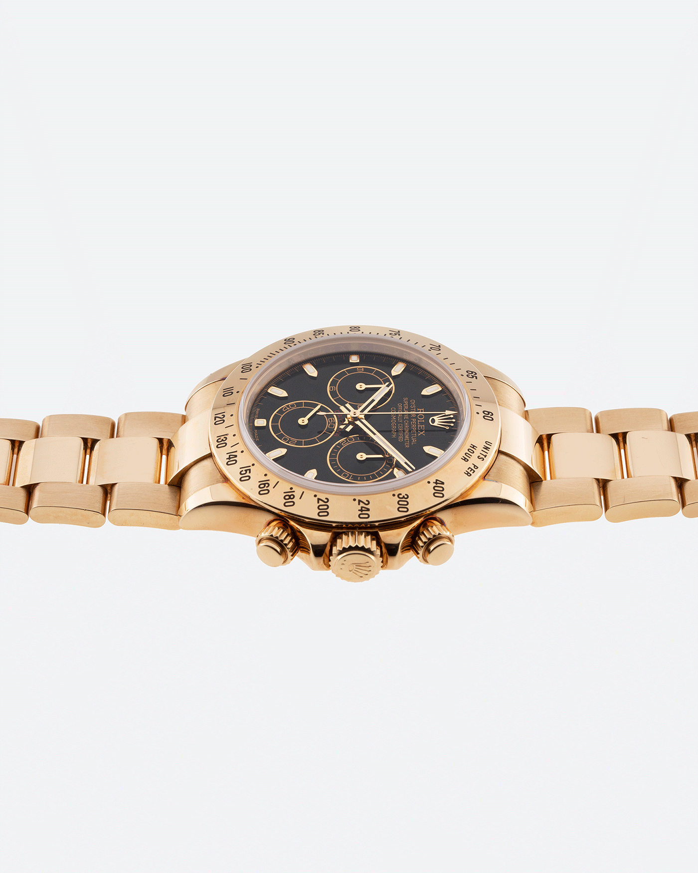 Brand: Rolex Year: 2009 Model: Daytona Reference: 116528 Material: 18k Yellow Gold Movement: Calibre 4130 Case Diameter: 40mm Strap: 18k Yellow Gold Rolex Oyster Bracelet