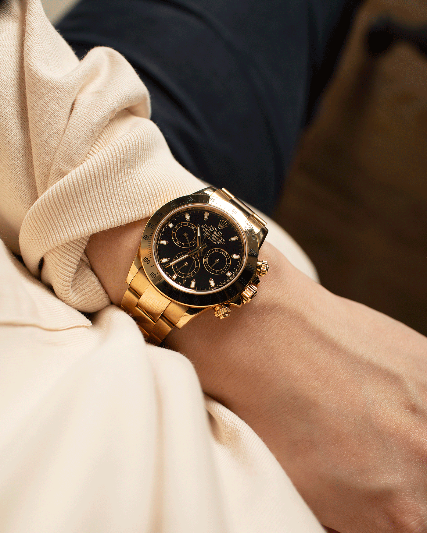 Brand: Rolex Year: 2009 Model: Daytona Reference: 116528 Material: 18k Yellow Gold Movement: Calibre 4130 Case Diameter: 40mm Strap: 18k Yellow Gold Rolex Oyster Bracelet