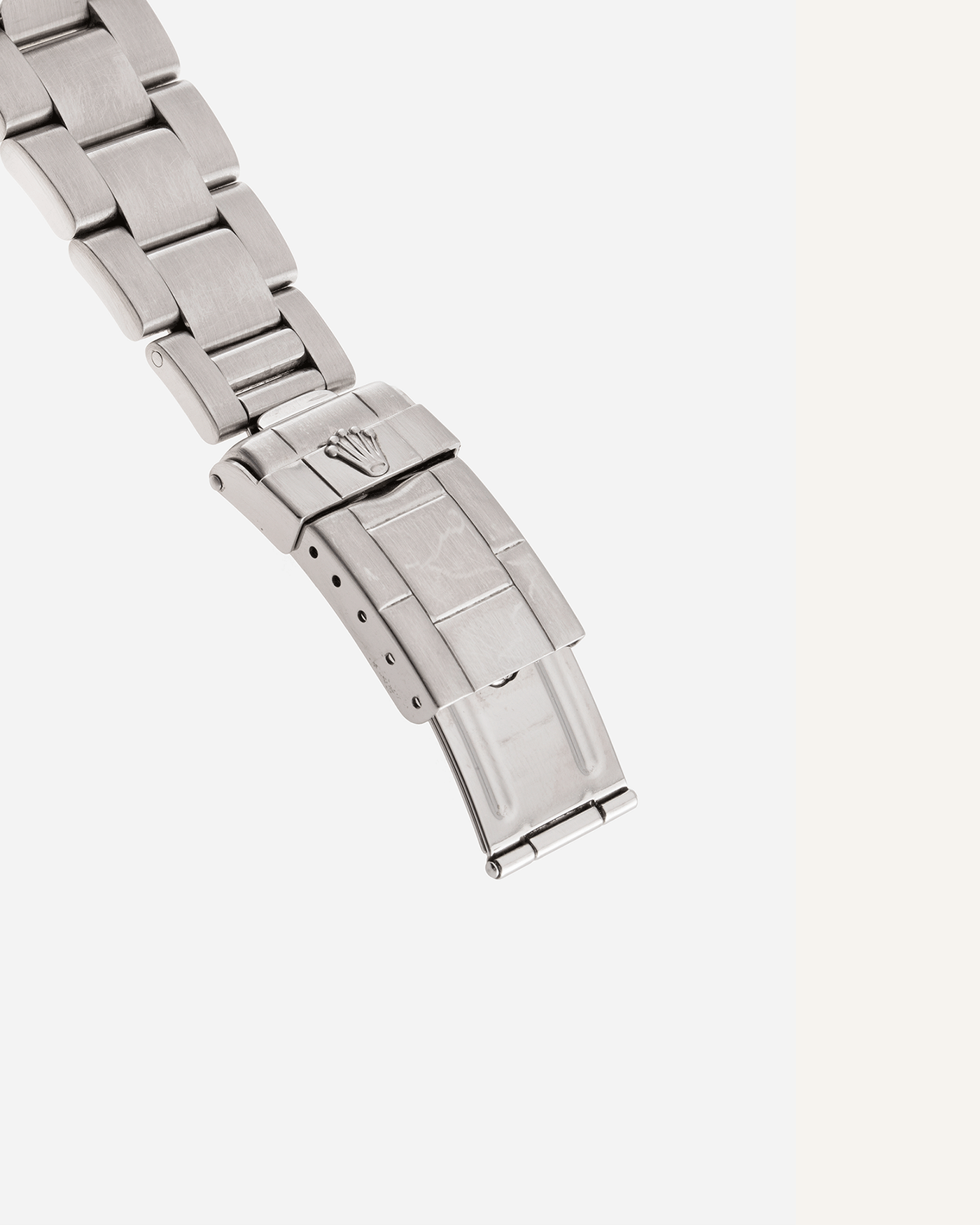 Brand: Rolex Year: 1997 Model: Cosmograph Daytona Reference Number: 16520 Material: Stainless Steel Movement: Rolex Zenith El Primero Caliber 4030  Case Diameter: 40mm Bracelet: Stainless Steel 78390 Rolex Oyster Bracelet with 503B Endlinks