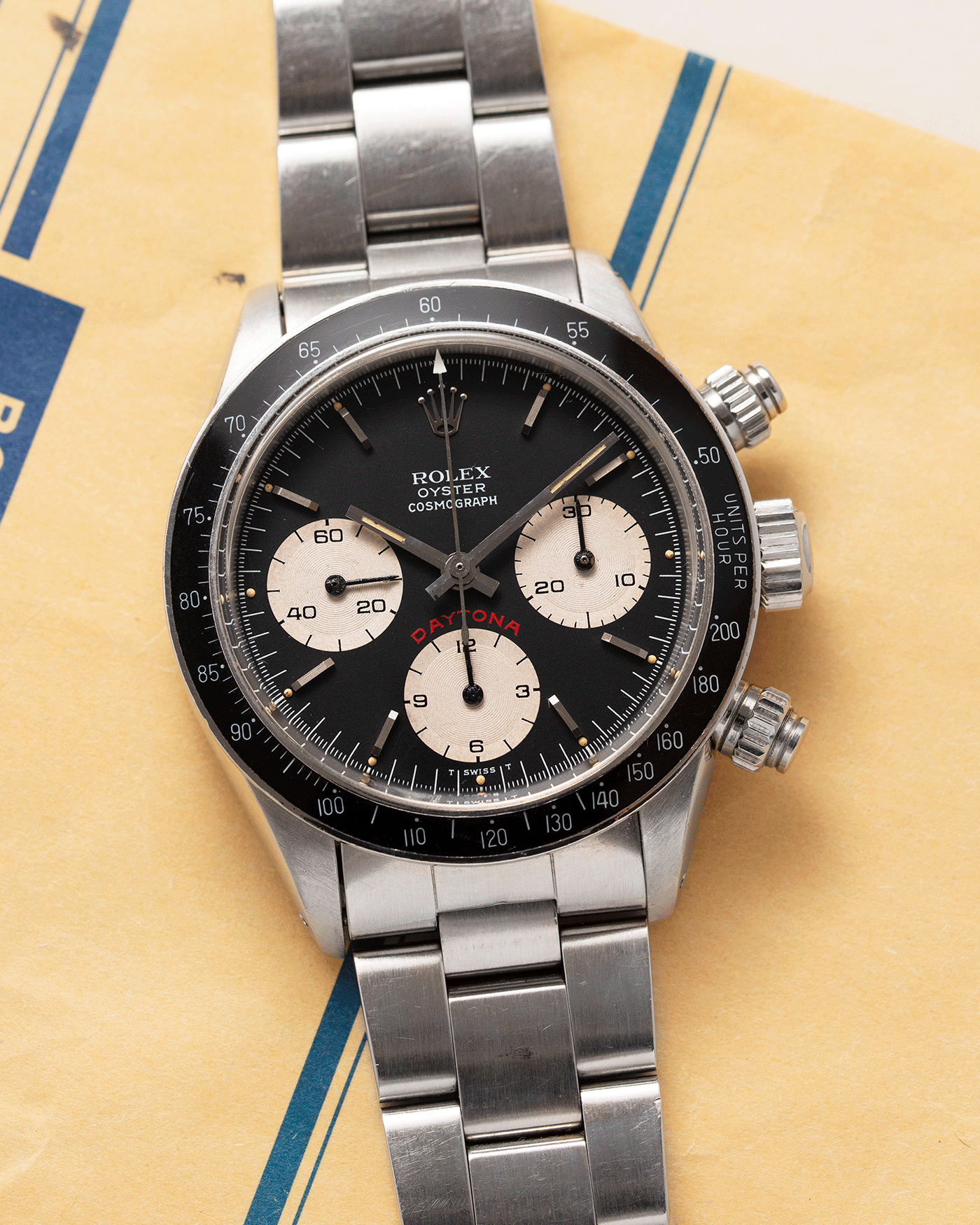 Brand: Rolex Year: 1985 Model: Cosmograph Daytona Reference Number: 6263 Serial Number: 8,7XXX,XXX Material: Stainless Steel Movement: Valjoux 727 Case Diameter: 36mm Strap: Rolex 78350 Oyster Bracelet with 571 Endlinks