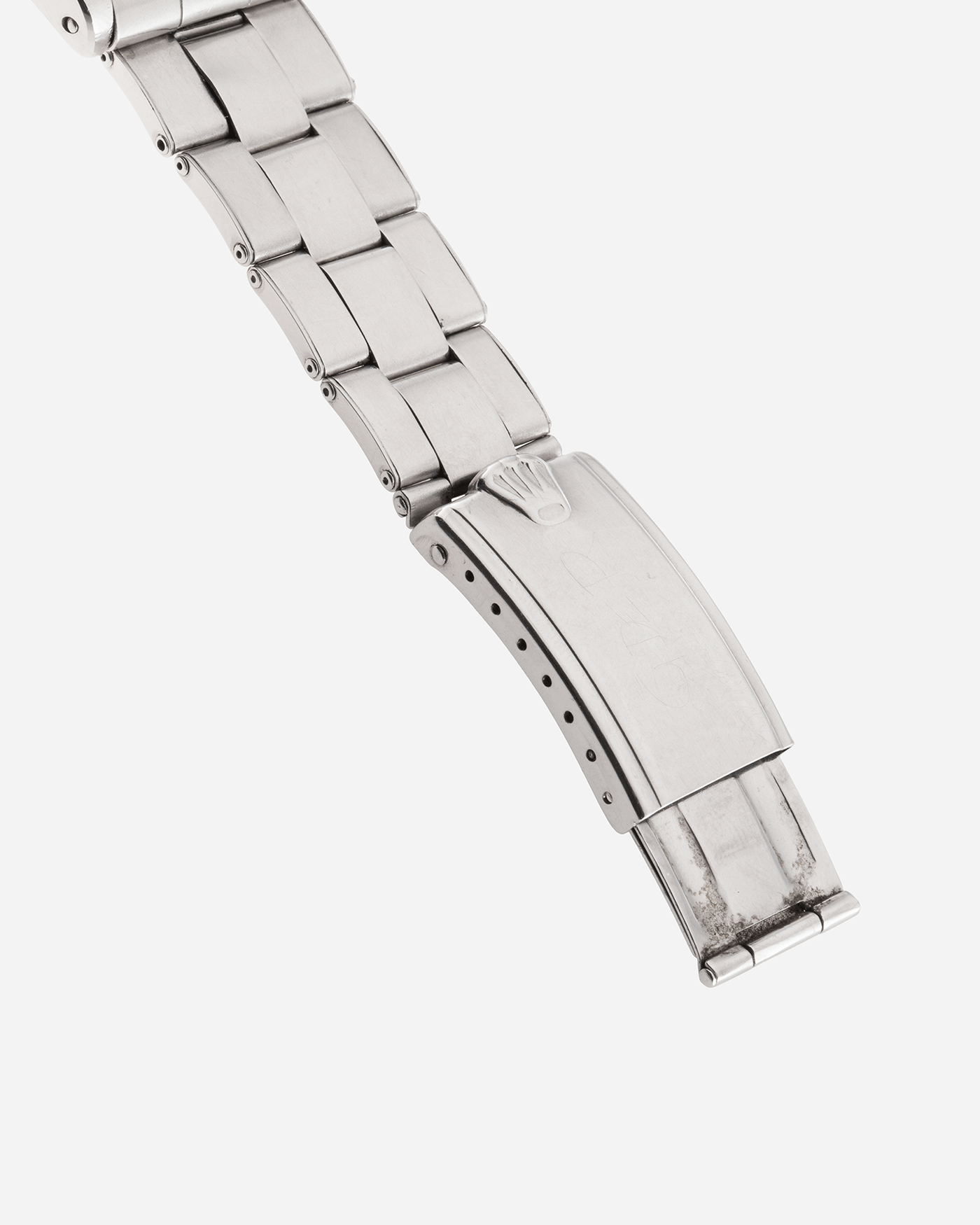 Brand: Rolex Year: 1963 Model: GMT-Master Reference Number: 1675 Serial Number: 87XXXX Material: Stainless Steel Movement: Cal. 1565 Case Diameter: 40mm Lug Width: 20mm Bracelet/Strap: Stainless Steel Rolex C&I Riveted Elastic Bracelet