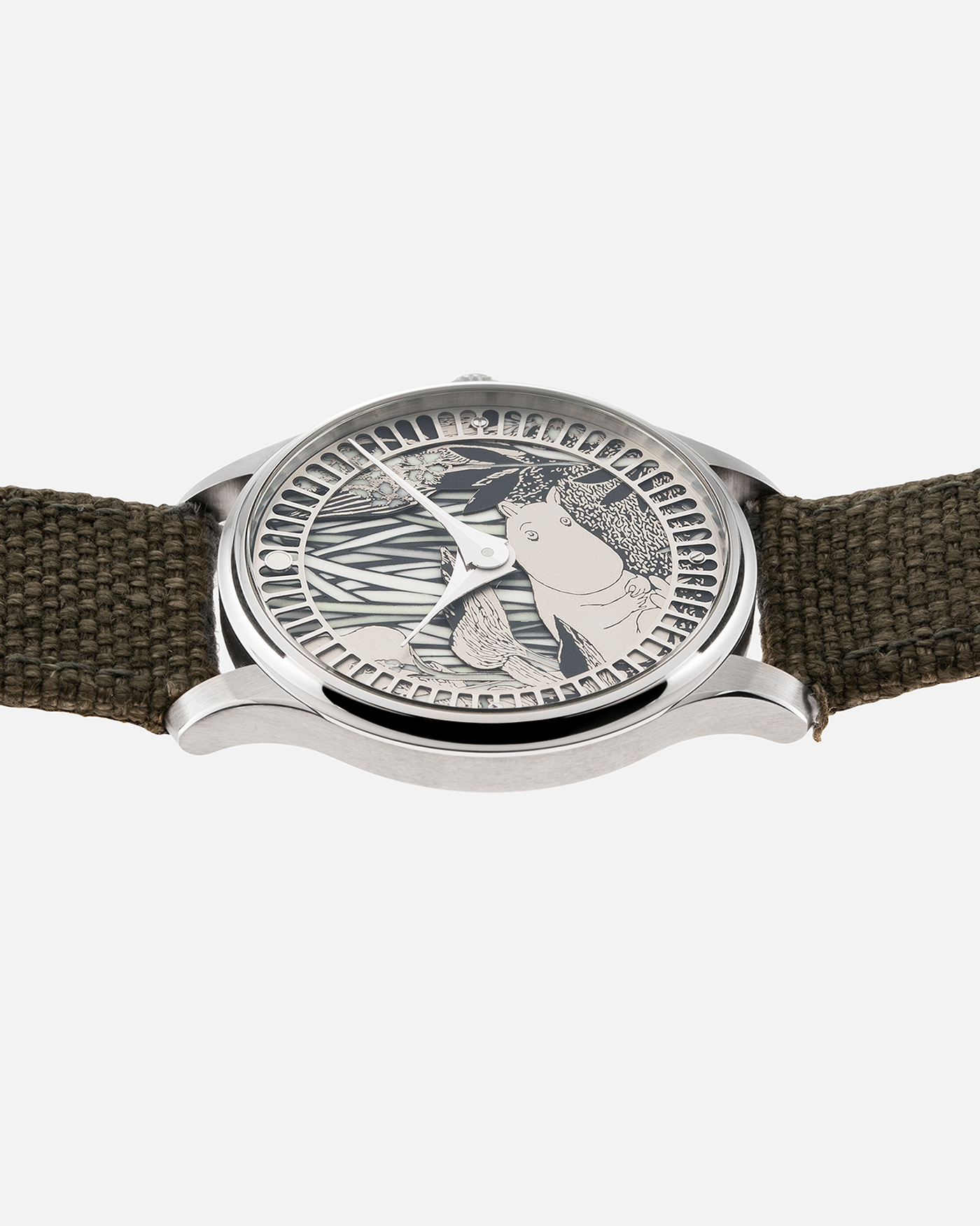 Brand: Sarpaneva S.U.F. Year: 2020 Model: Moomin Material: Stainless Steel Movement: Soprod A10 Case Diameter: 38.7mm Bracelet/Strap: Sarpaneva S.U.F. Green Textile Strap