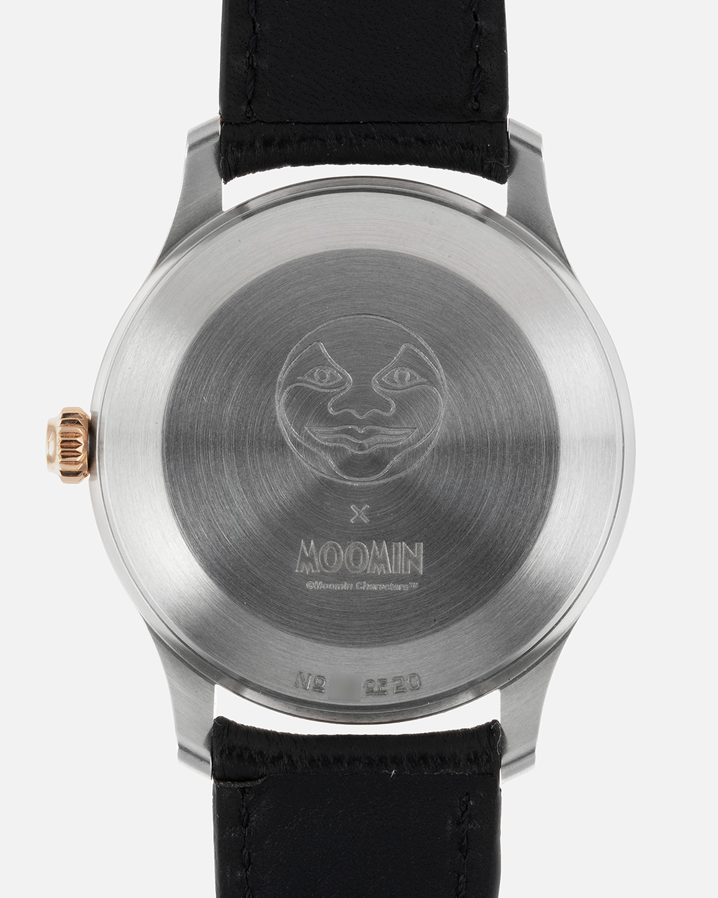Brand: Sarpaneva S.U.F. Year: 2021 Model: Moomin For The Hour Glass Material: Stainless Steel, 18-carat Pink Gold Movement: Cal. Soprod A10, Self–Winding Case Diameter: 38.7mm Bracelet/Strap: SUF Sarpaneva Black Calf With Stainless Steel Tang Buckle