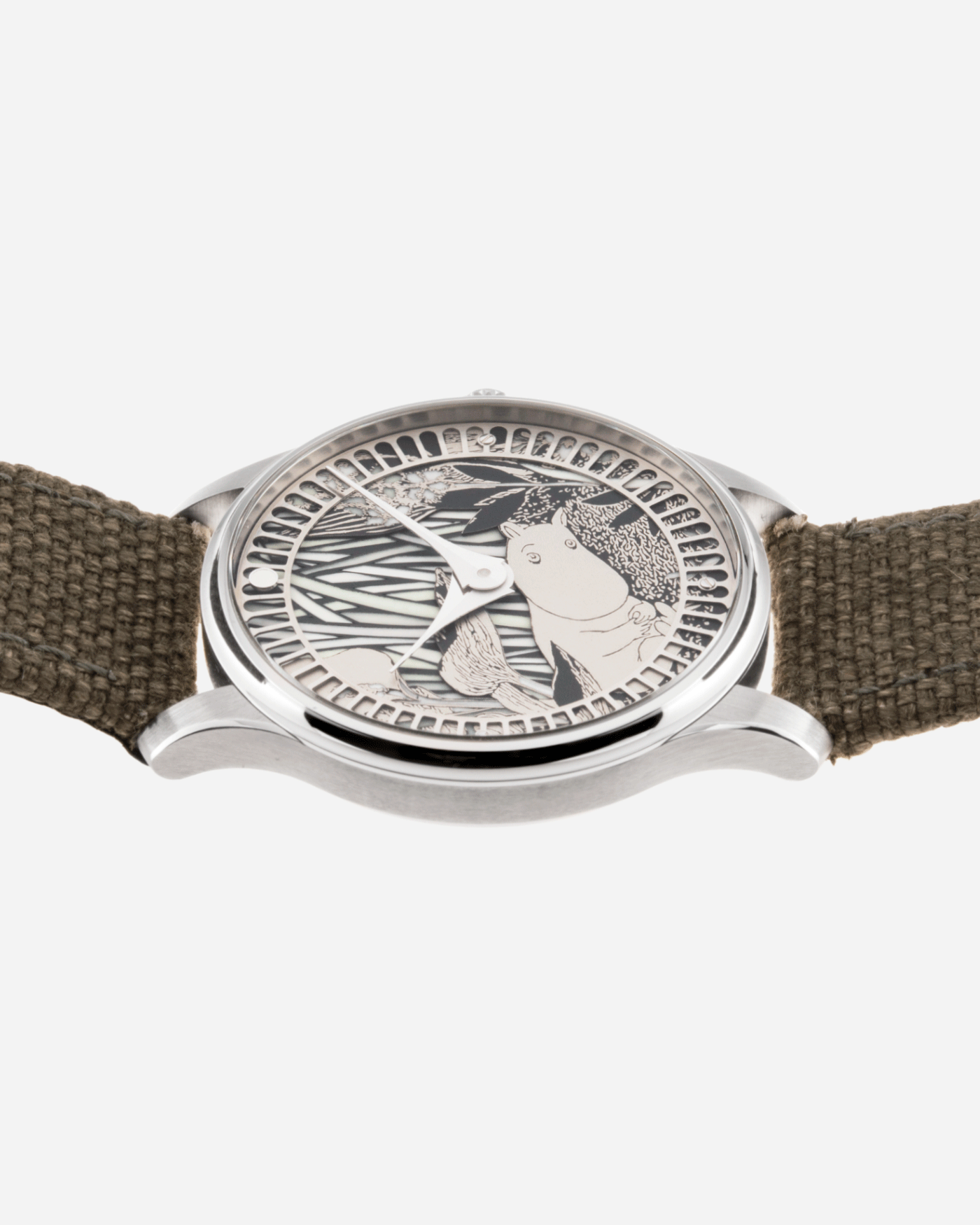 Brand: Sarpaneva S.U.F. Year: 2020 Model: Moomin Material: Stainless Steel Movement: Soprod A10 Case Diameter: 38.7mm Bracelet/Strap: Sarpaneva S.U.F. Green Textile Strap