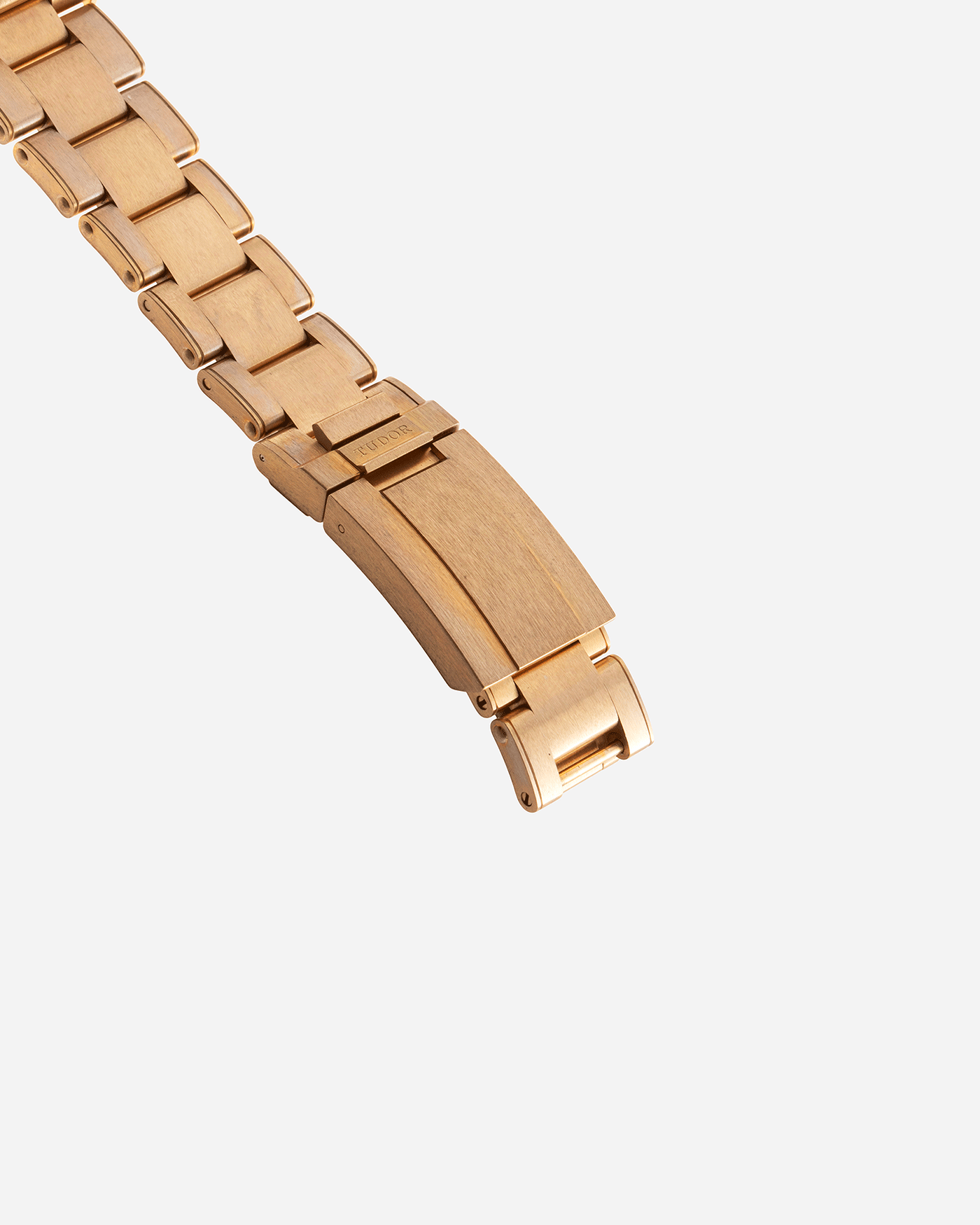 Brand: Tudor Year: 2021 Model: Black Bay 58 Bronze Reference Number: 79012M-0001 Material: Bronze Movement: in-house self-winding calibre MT400 Case Diameter: 39mm Bracelet/Strap: Tudor Black Bay 58 Bronze Bracelet