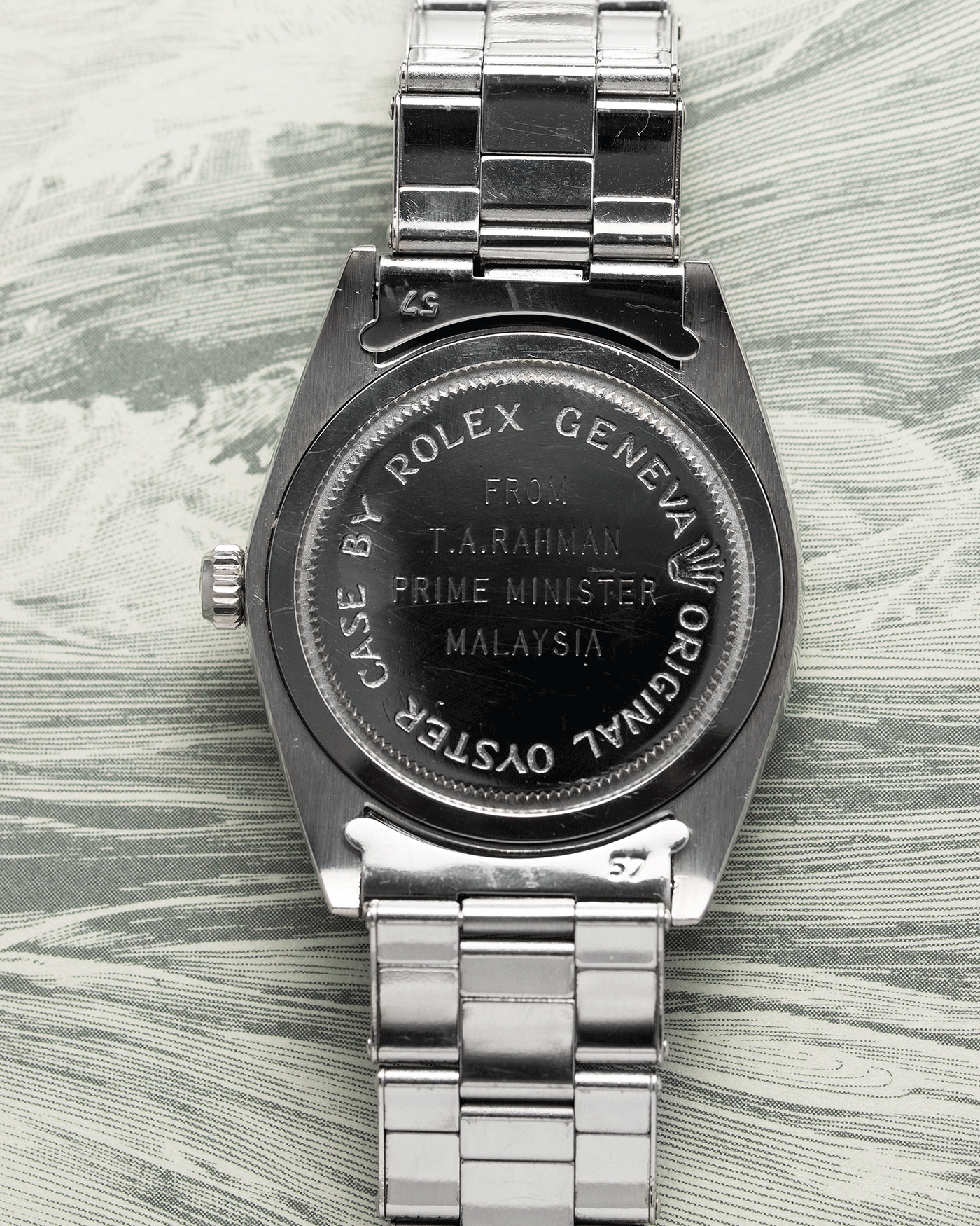 Brand: Tudor Year: 1964 Model: Oysterdate Reference Number: 7962 Serial Number: 447XXX Material: Stainless Steel Movement: Cal. 2403 Case Diameter: 34.5mm Lug Width: 19mm Bracelet/Strap: 19mm Rolex Rivet Bracelet with 57 endlinks, stamped 3.64