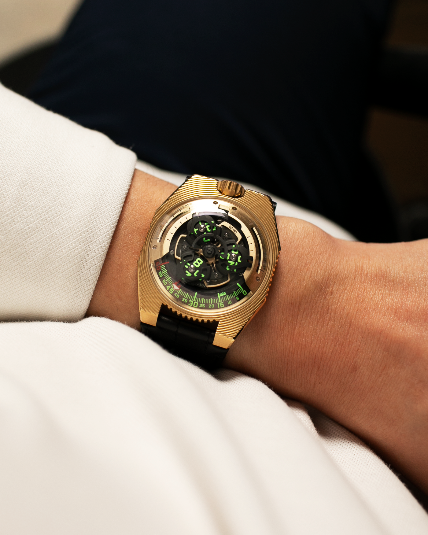 Brand: Urwerk Year: 2021 Model: UR100 Electrum Material: Electrum (Alloy of 20% Silver, Yellow Gold, Copper and Iron) Movement: Urwerk Cal. 12.01 Case Diameter: 41mm Bracelet/Strap: Urwerk Black Alligator Strap