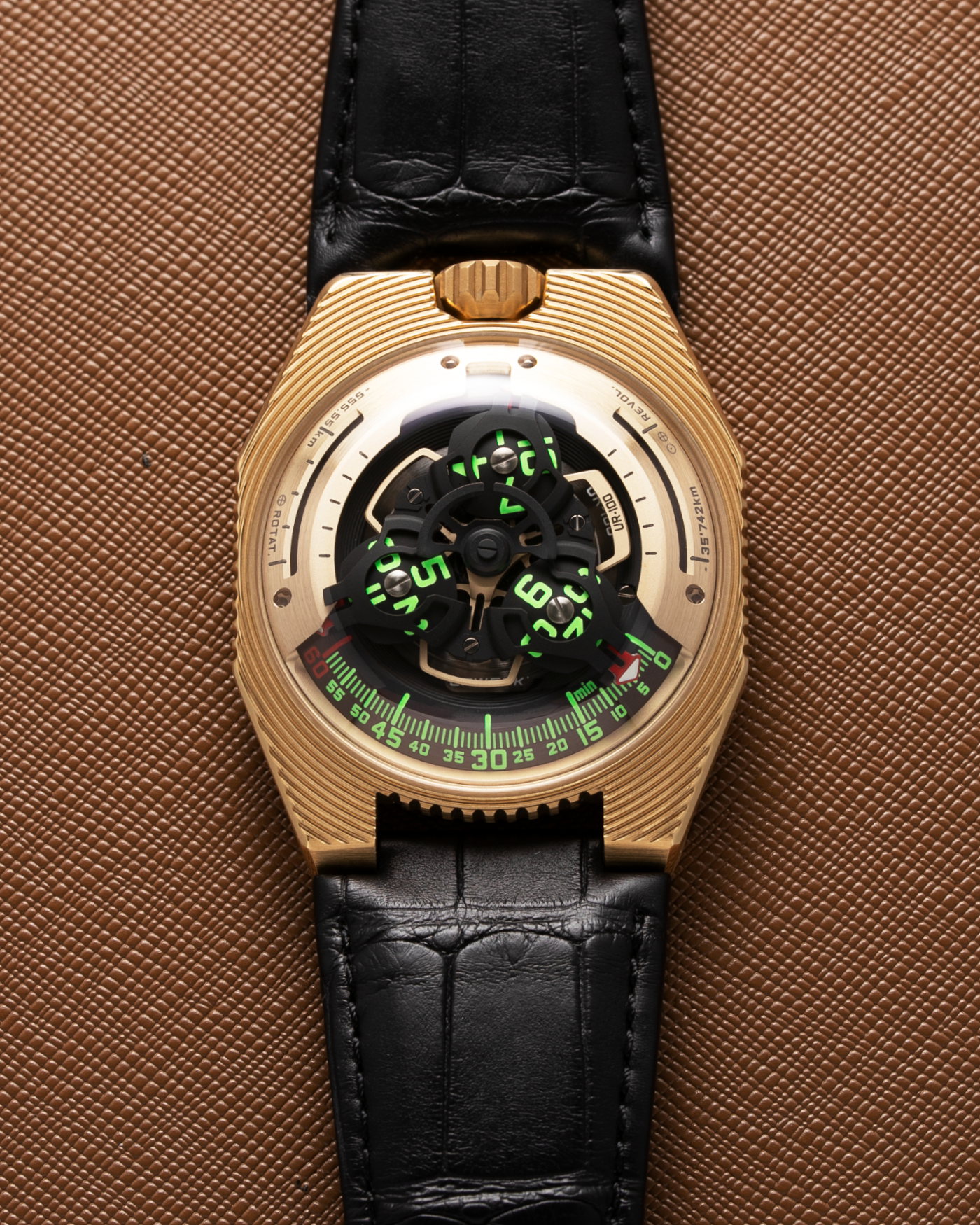Brand: Urwerk Year: 2021 Model: UR100 Electrum Material: Electrum (Alloy of 20% Silver, Yellow Gold, Copper and Iron) Movement: Urwerk Cal. 12.01 Case Diameter: 41mm Bracelet/Strap: Urwerk Black Alligator Strap