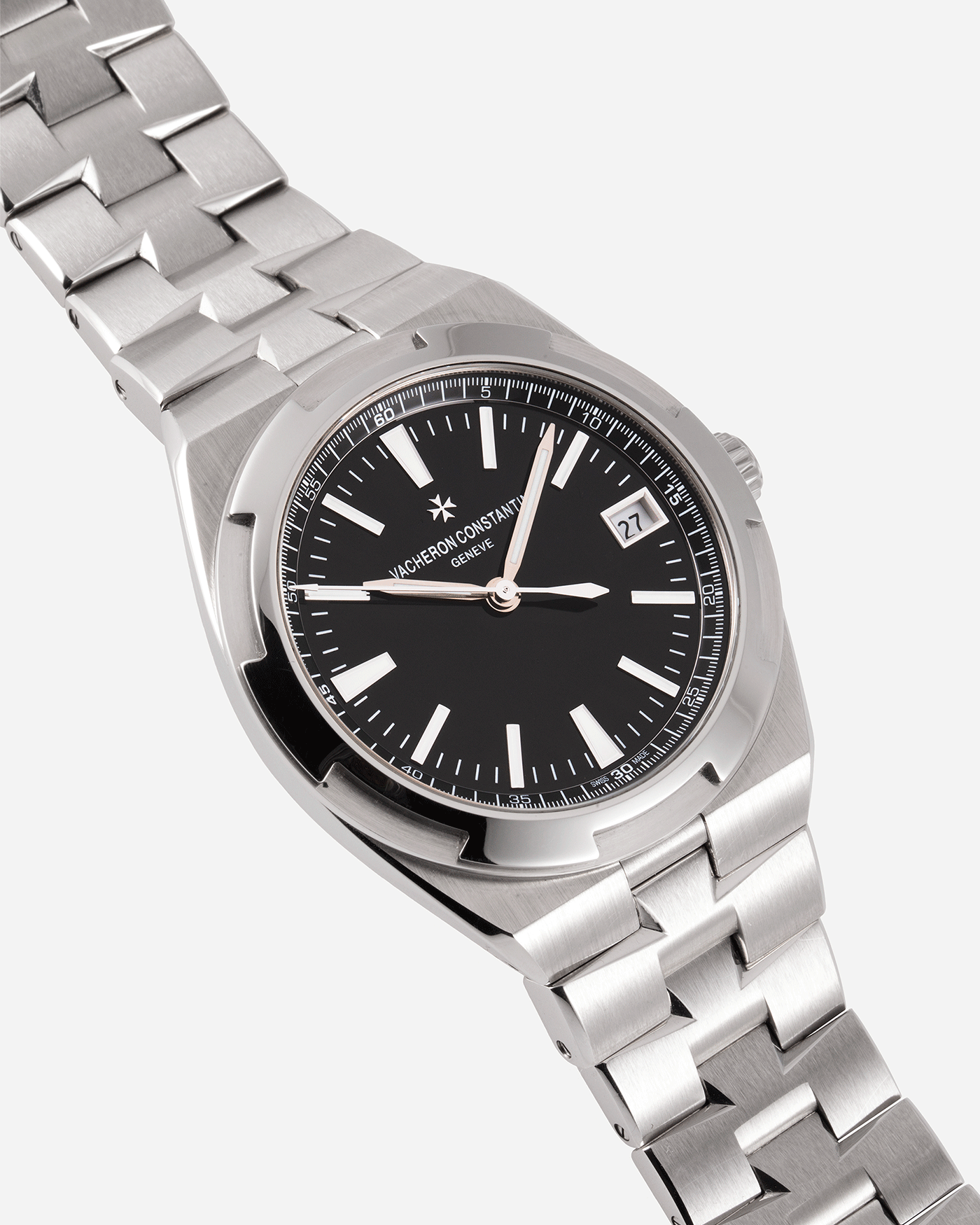 Brand: Vacheron Constantin  Year: 2016 Model: Overseas Reference Number: 4500V Material: Stainless Steel Movement: In-house Self-Winding Cal. 5500 Case Diameter: 41mm Bracelet/Strap: Vacheron Constantin Stainless Steel Integrated Bracelet, Vacheron Constantin Rubber Strap and Alligator Strap with Stainless Steel Buckle. 