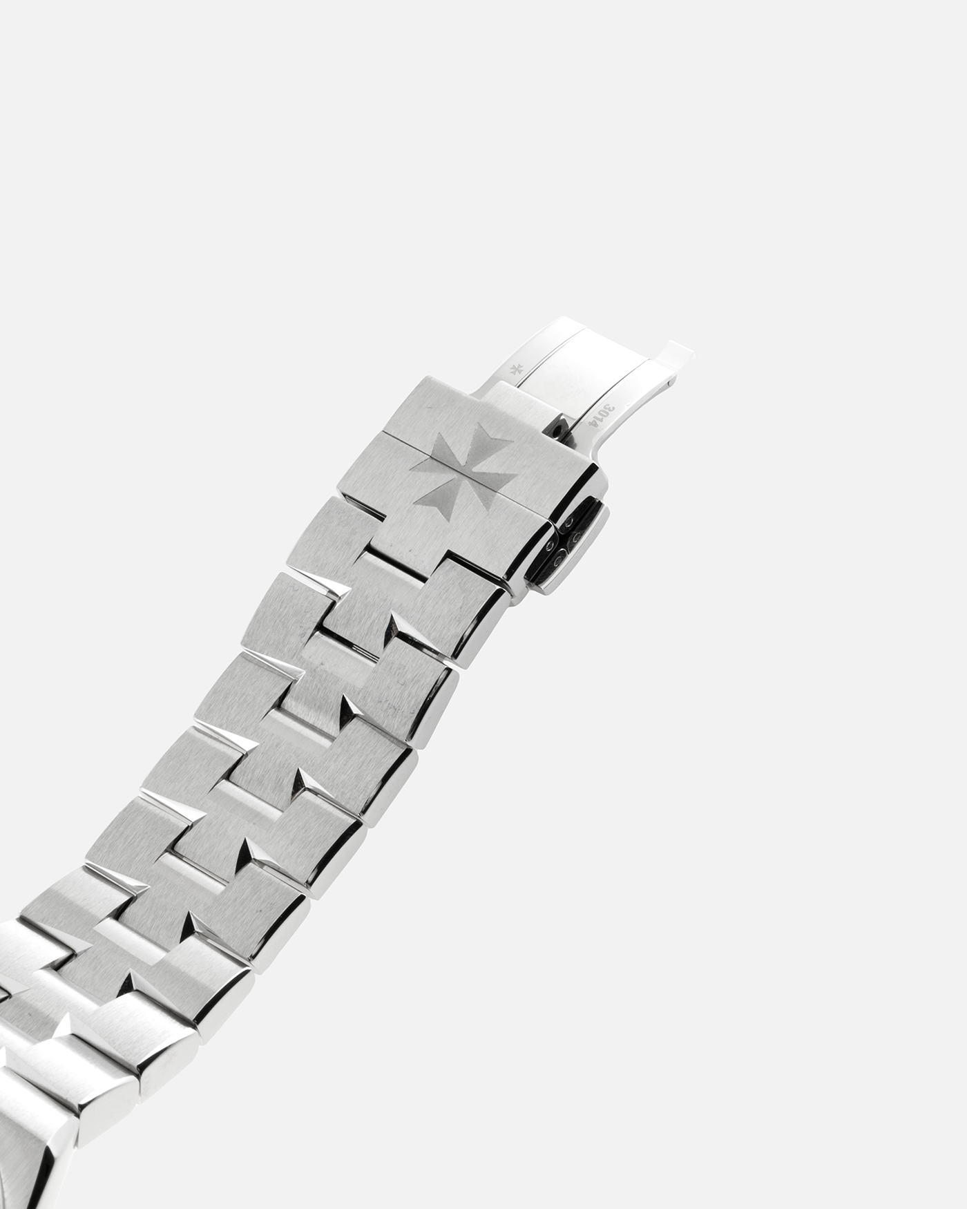 Brand: Vacheron Constantin  Year: 2022 Model: Overseas Reference Number: 4500V Material: Stainless Steel Movement: In-house Self-Winding Cal. 5500 Case Diameter: 41mm Bracelet/Strap: Vacheron Constantin Stainless Steel Integrated Bracelet, Vacheron Constantin Rubber Strap and Alligator Strap with Stainless Steel Buckle. 