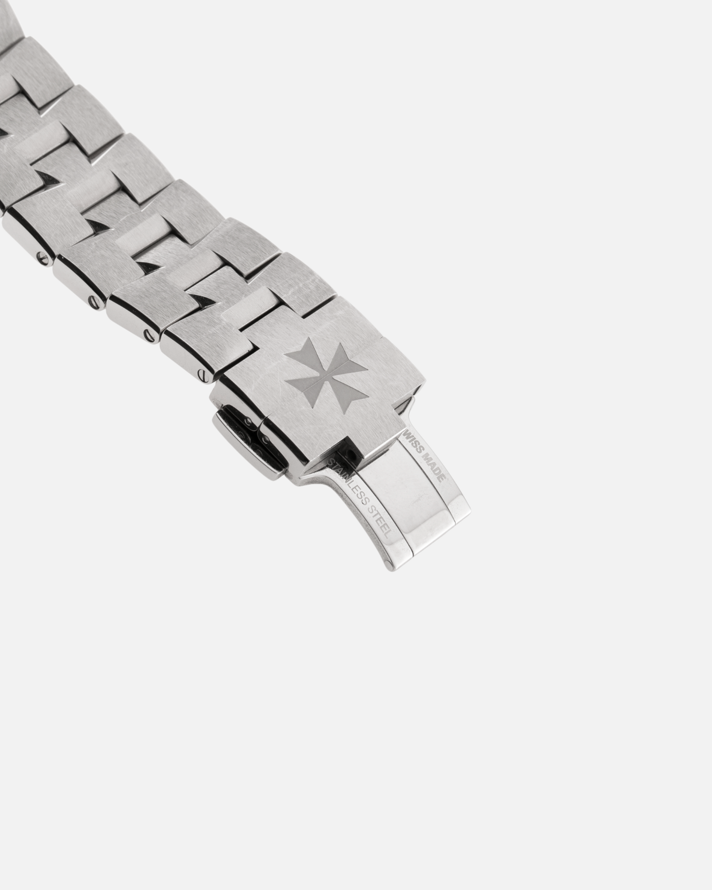 Brand: Vacheron Constantin  Year: 2016 Model: Overseas Reference Number: 4500V Material: Stainless Steel Movement: In-house Self-Winding Cal. 5500 Case Diameter: 41mm Bracelet/Strap: Vacheron Constantin Stainless Steel Integrated Bracelet, Vacheron Constantin Rubber Strap and Alligator Strap with Stainless Steel Buckle. 