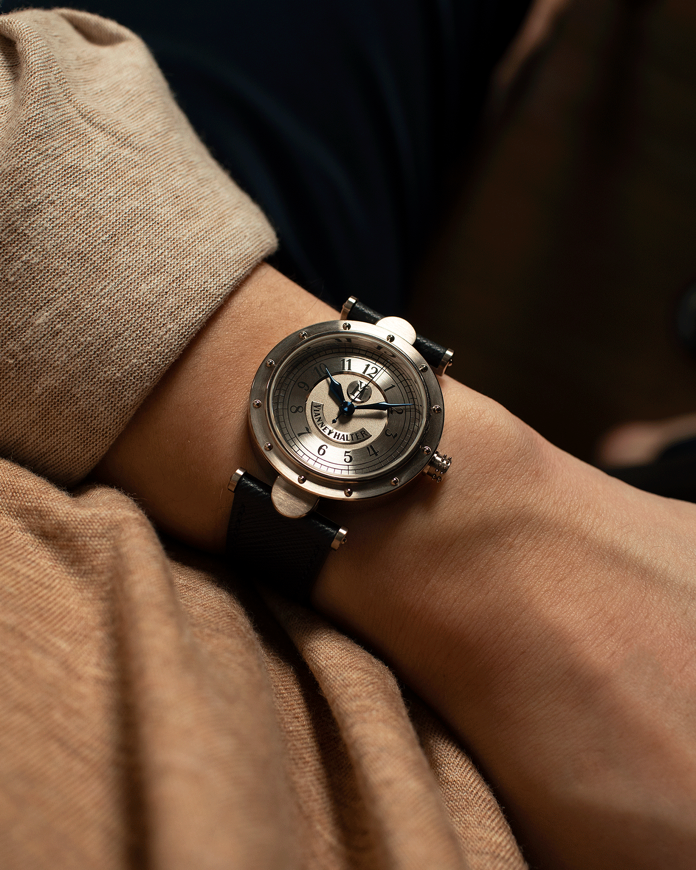 Brand: Vianney Halter Year: 2000’s Model: Classic Material: 18k White Gold Movement: Modified Lemania 8810 with mystery motor Case Diameter: 36mm Bracelet/Strap: Vianney Halter Black Alligator with matching White Gold Buckle and Navy Blue Molequin Textured Calf
